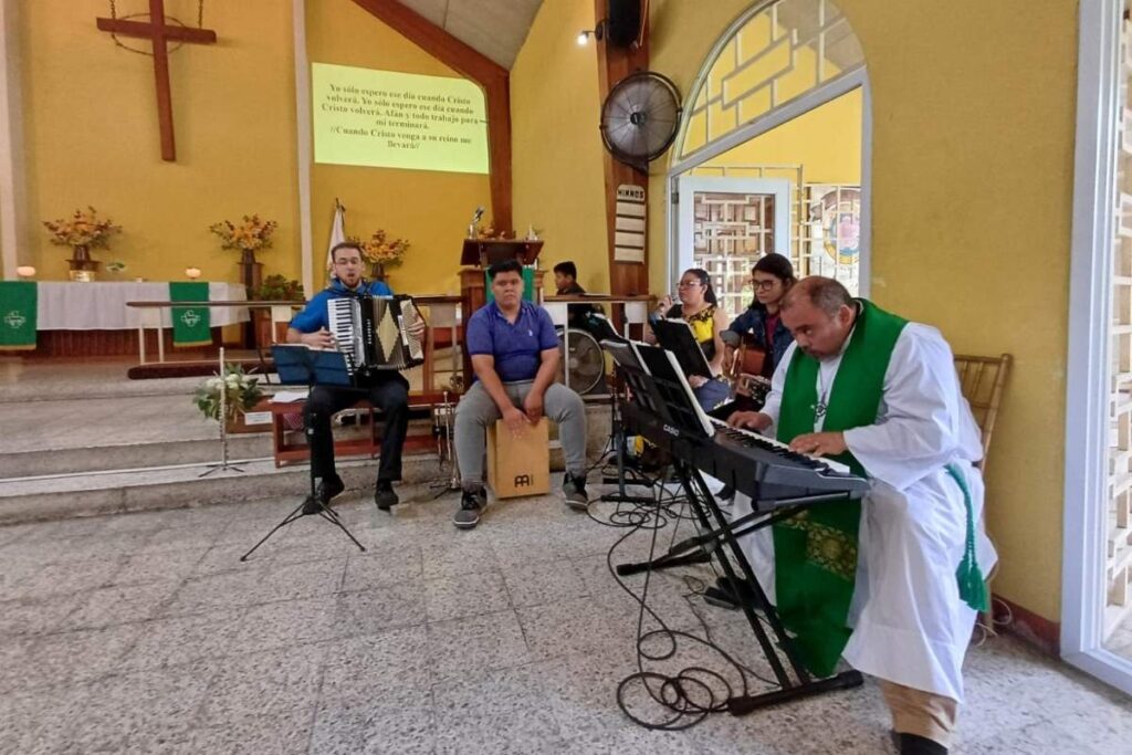 Pastor Alejandro López from Panama recently joined Zacapa’s church music group as a guest musician