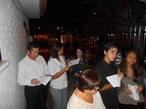 Jueves Santo - Maundy Thursday service began outside of the worship center...